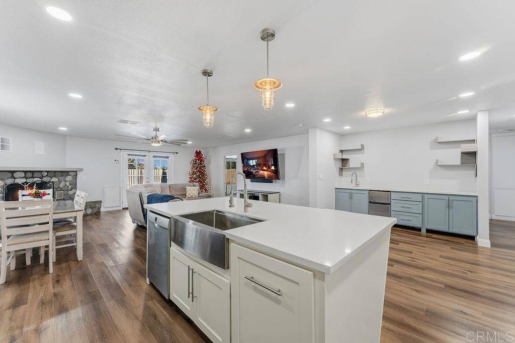 Corona, CA 92879,927 Cottonwood CT