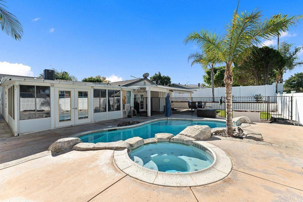 Corona, CA 92879,927 Cottonwood CT