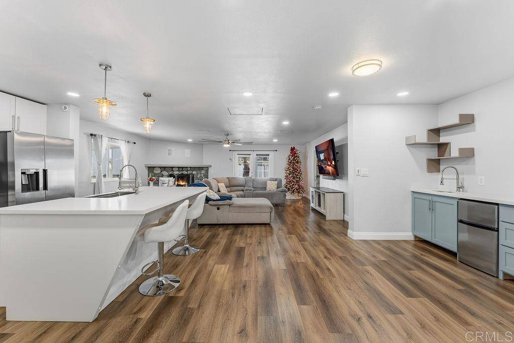 Corona, CA 92879,927 Cottonwood CT