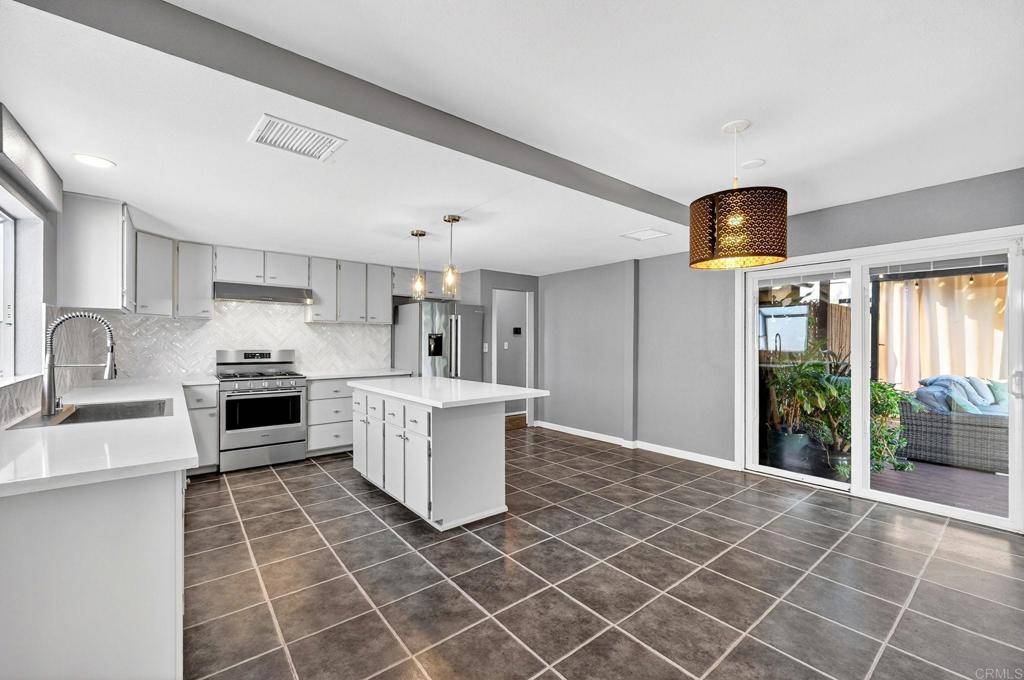 La Mesa, CA 91942,7680 Seneca PL