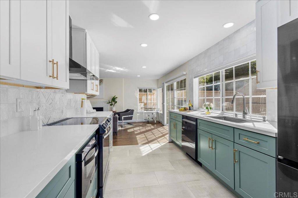 San Diego, CA 92129,9858 Via Caceres