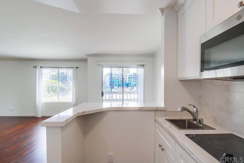 San Diego, CA 92103,3950 Cleveland AVE #215