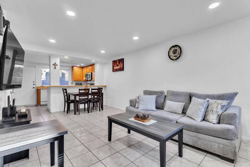 El Cajon, CA 92019,1539 Gustavo St #B