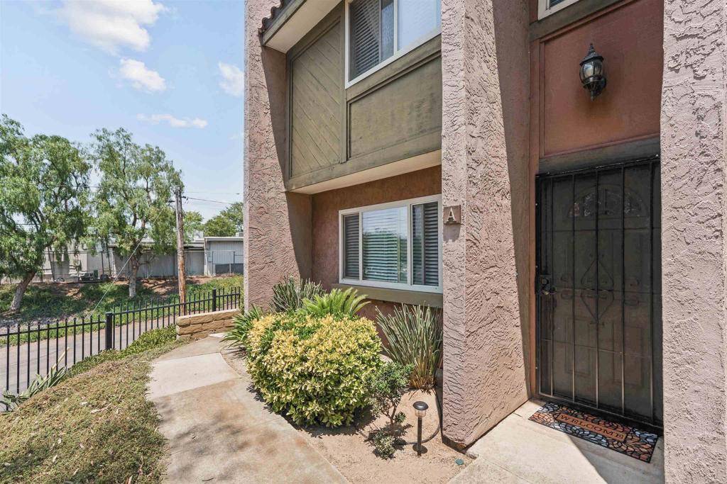 Escondido, CA 92026,1463 N Broadway #A