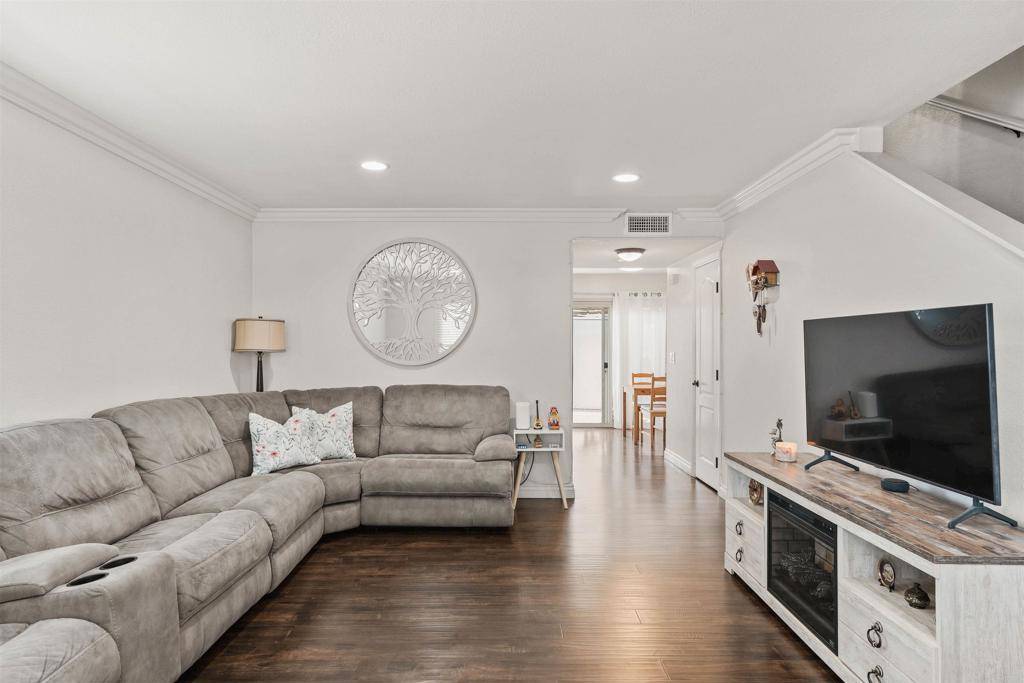 Escondido, CA 92026,1463 N Broadway #A