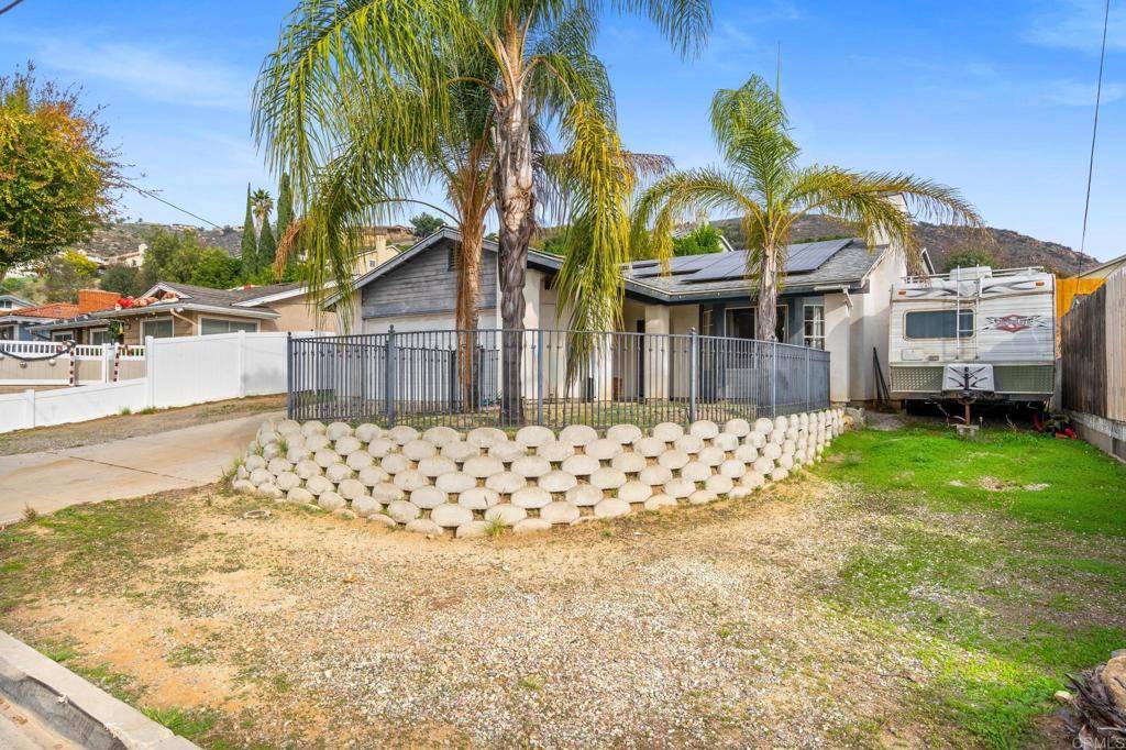 El Cajon, CA 92021,8321 Sheila ST