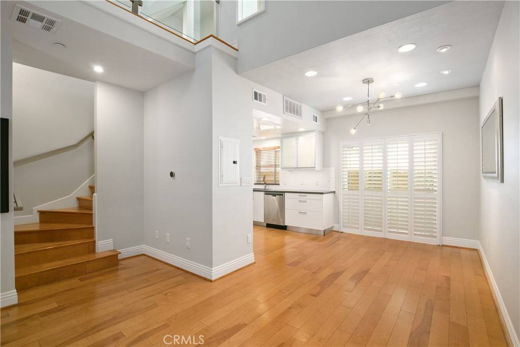 West Hollywood, CA 90046,1010 N Curson AVE #102