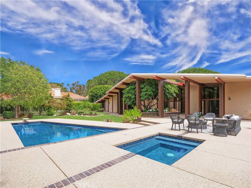 Palos Verdes Estates, CA 90274,939 Paseo La Cresta