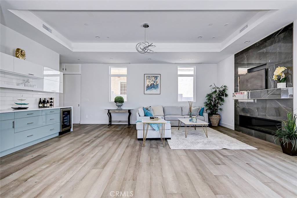 Redondo Beach, CA 90278,2321 Clark LN #A