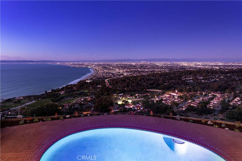 Palos Verdes Estates, CA 90274,880 Via Del Monte