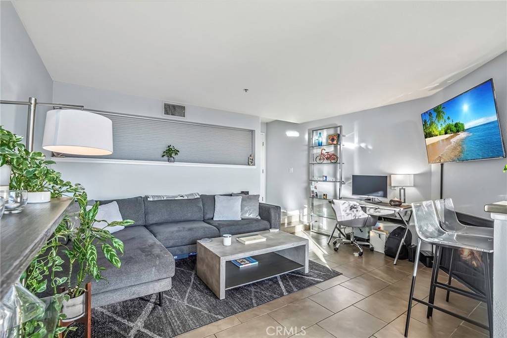 Los Angeles, CA 90046,7320 Hawthorn AVE #315
