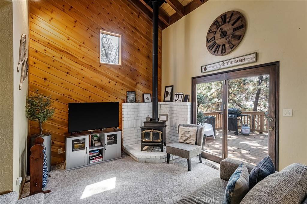 Big Bear, CA 92314,689 Butte AVE