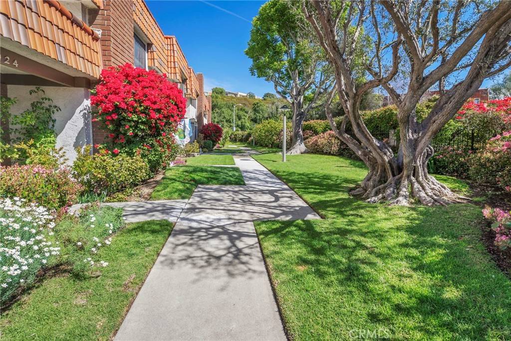 Rancho Palos Verdes, CA 90275,28032 Ridgebrook CT