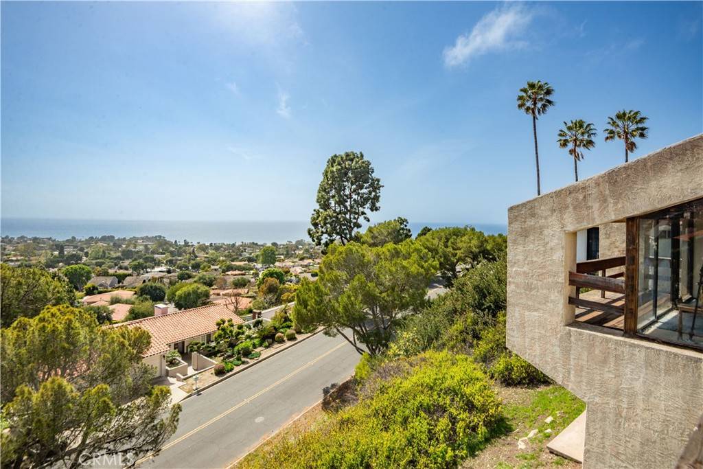 Palos Verdes Estates, CA 90274,2329 Via Olivera