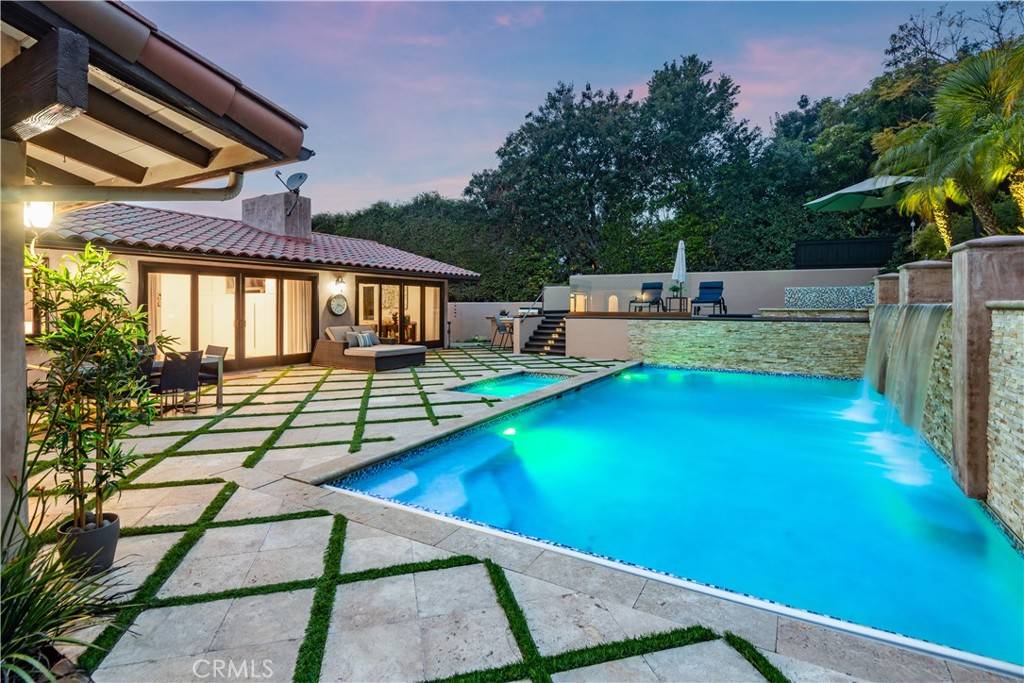 Palos Verdes Estates, CA 90274,1229 Via Coronel