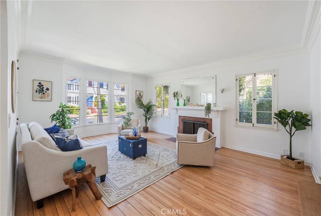 Los Angeles, CA 90027,1964 Palmerston PL