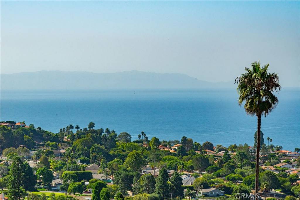 Palos Verdes Estates, CA 90274,1344 Via Romero