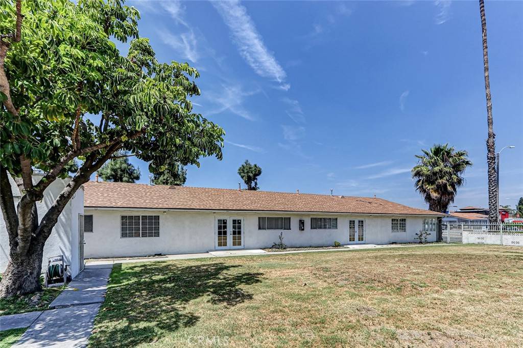 Anaheim, CA 92806,2018 E La Palma AVE