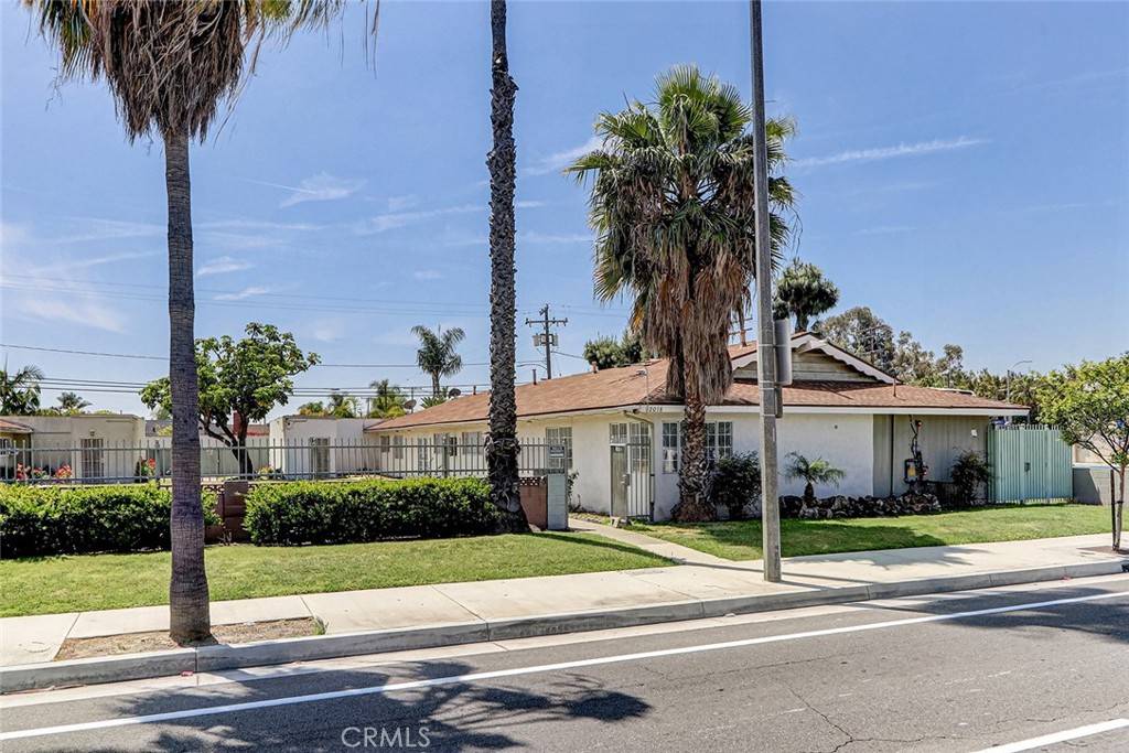 Anaheim, CA 92806,2018 E La Palma AVE