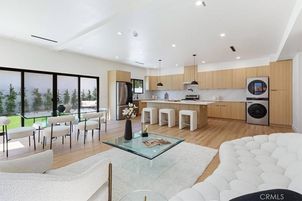 Woodland Hills, CA 91367,22452 Dolorosa ST