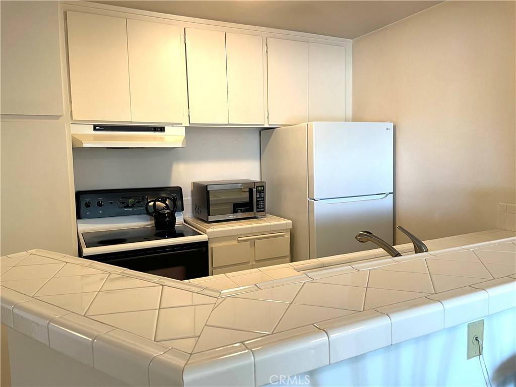 Redondo Beach, CA 90277,650 The Village #309