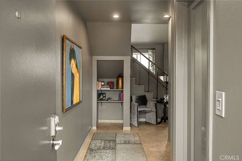 West Hollywood, CA 90069,837 N West Knoll DR #307
