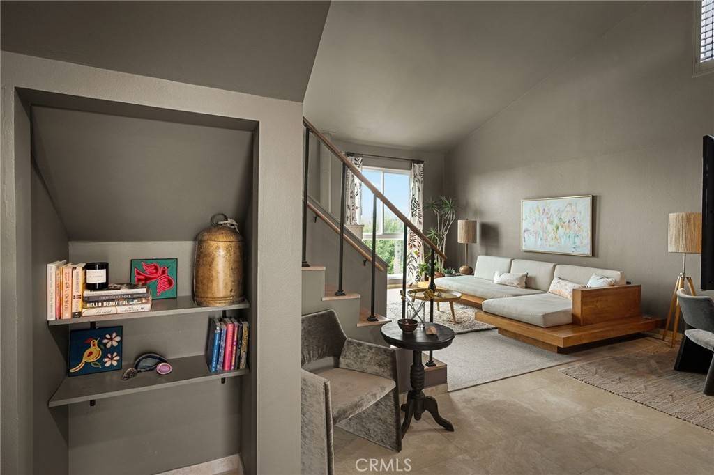West Hollywood, CA 90069,837 N West Knoll DR #307