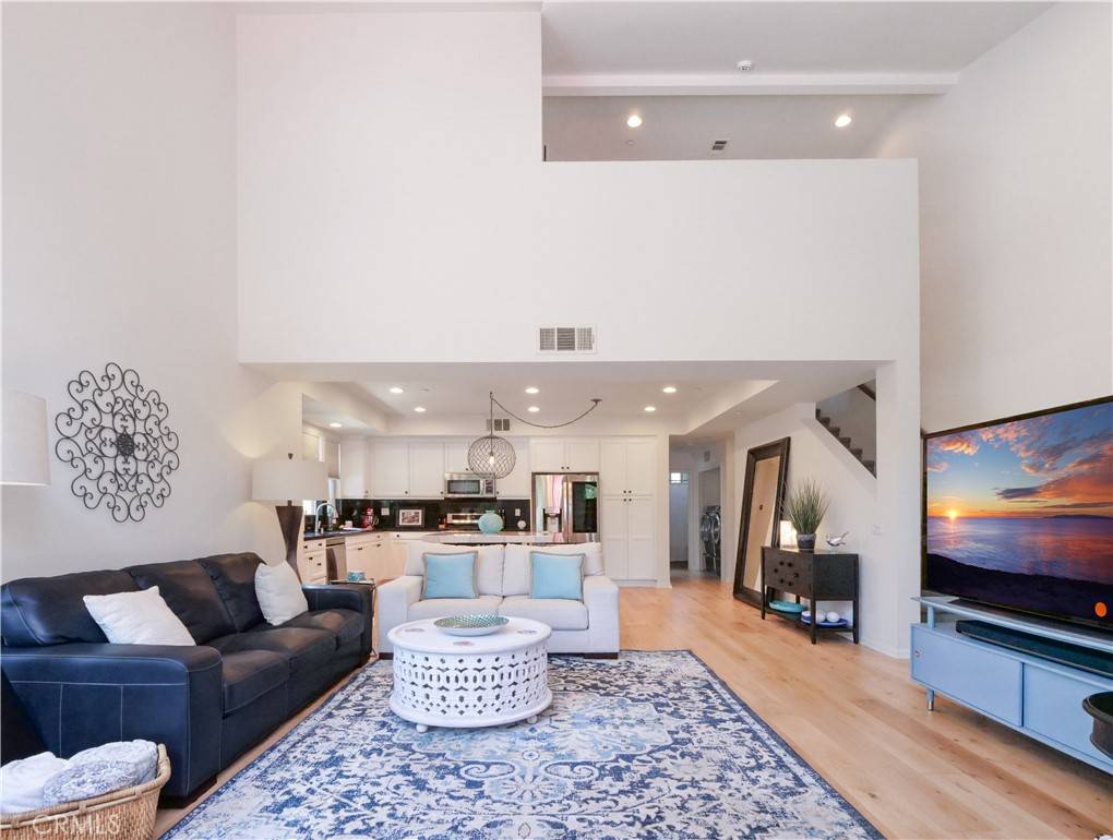 Hawthorne, CA 90250,5429 Strand #101