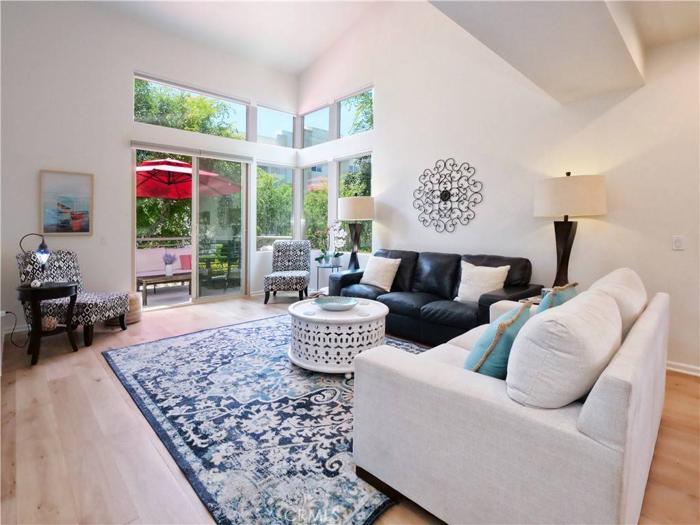 Hawthorne, CA 90250,5429 Strand #101