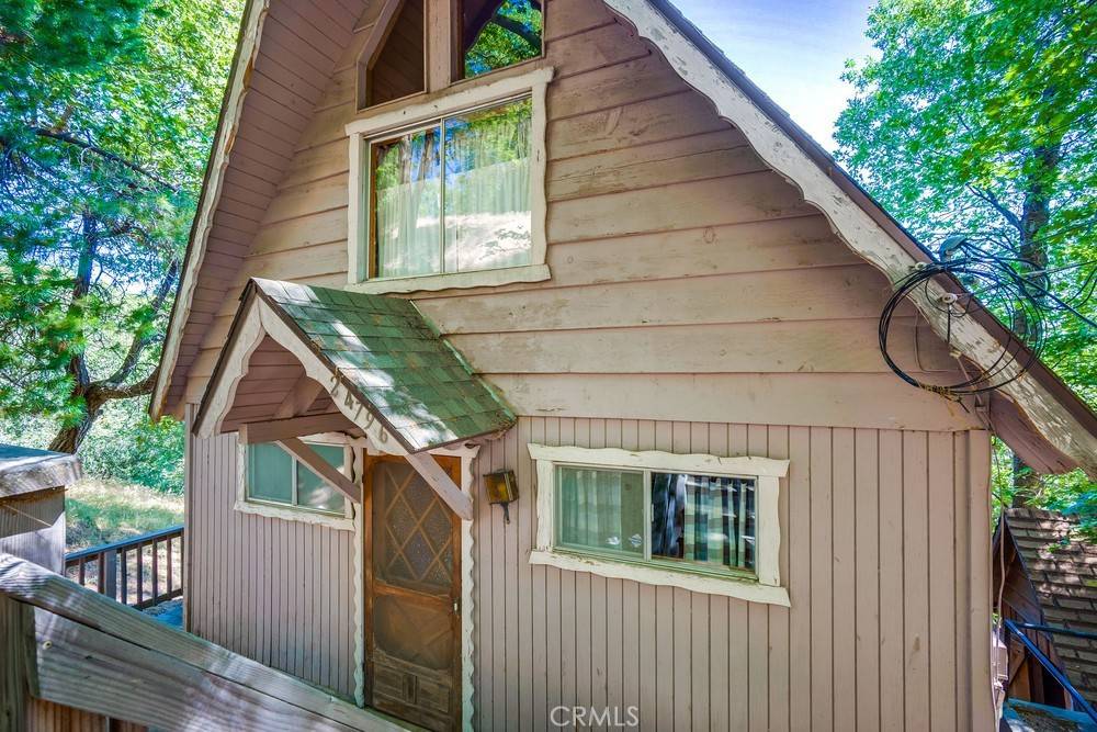 Crestline, CA 92325,24796 Edelweiss DR