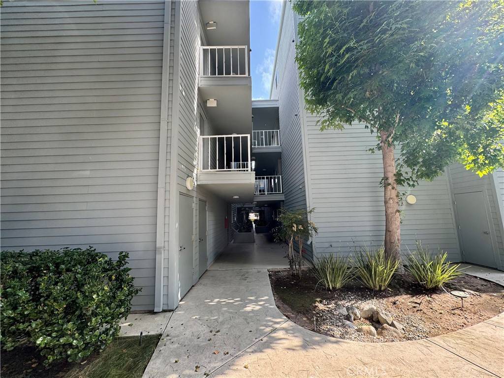 Redondo Beach, CA 90277,240 The Village #108