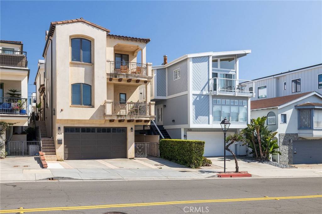Manhattan Beach, CA 90266,424 Marine AVE