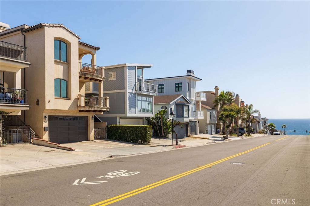 Manhattan Beach, CA 90266,424 Marine AVE