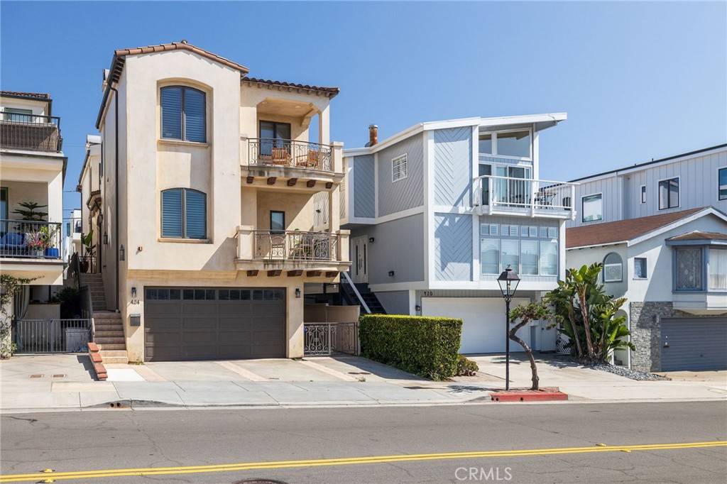 Manhattan Beach, CA 90266,424 Marine AVE
