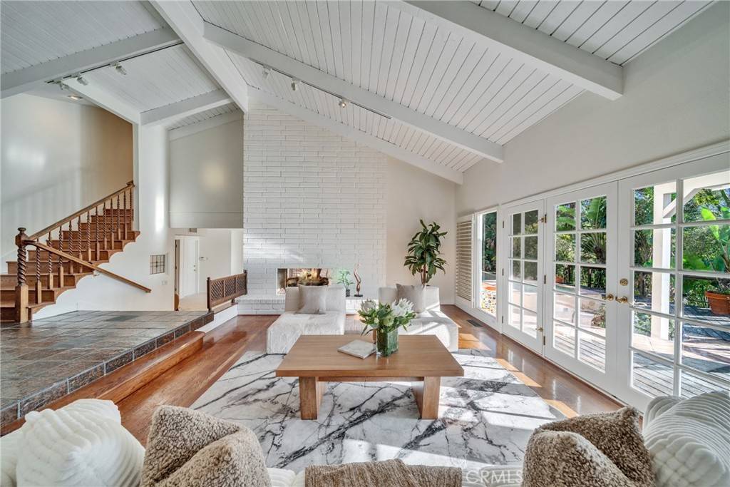 Beverly Hills, CA 90210,9472 Rembert LN