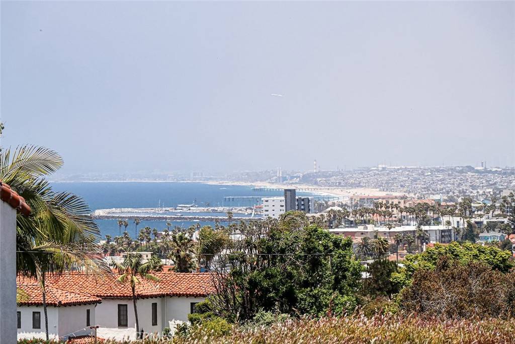 Redondo Beach, CA 90277,329 Calle Mayor