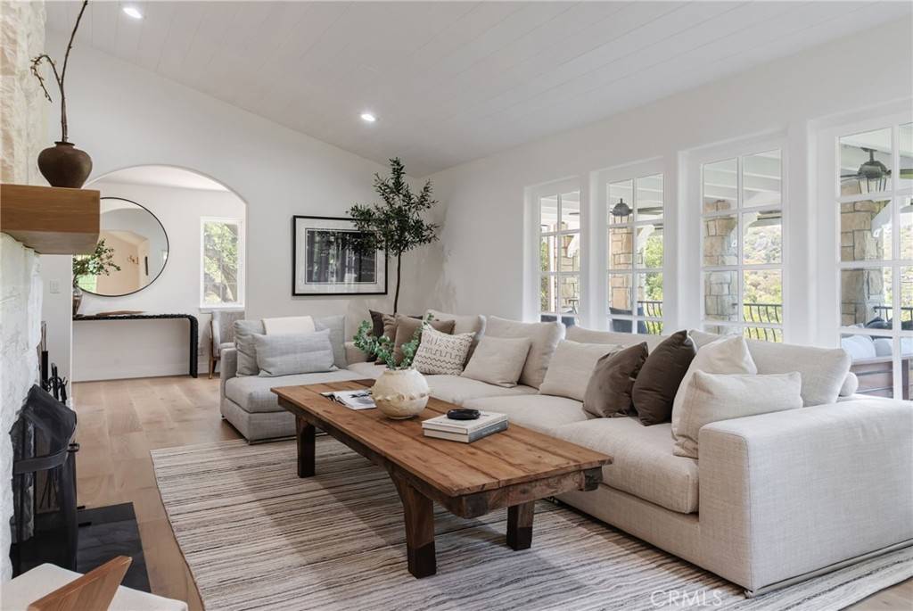 Ojai, CA 93023,2289 Hermitage RD