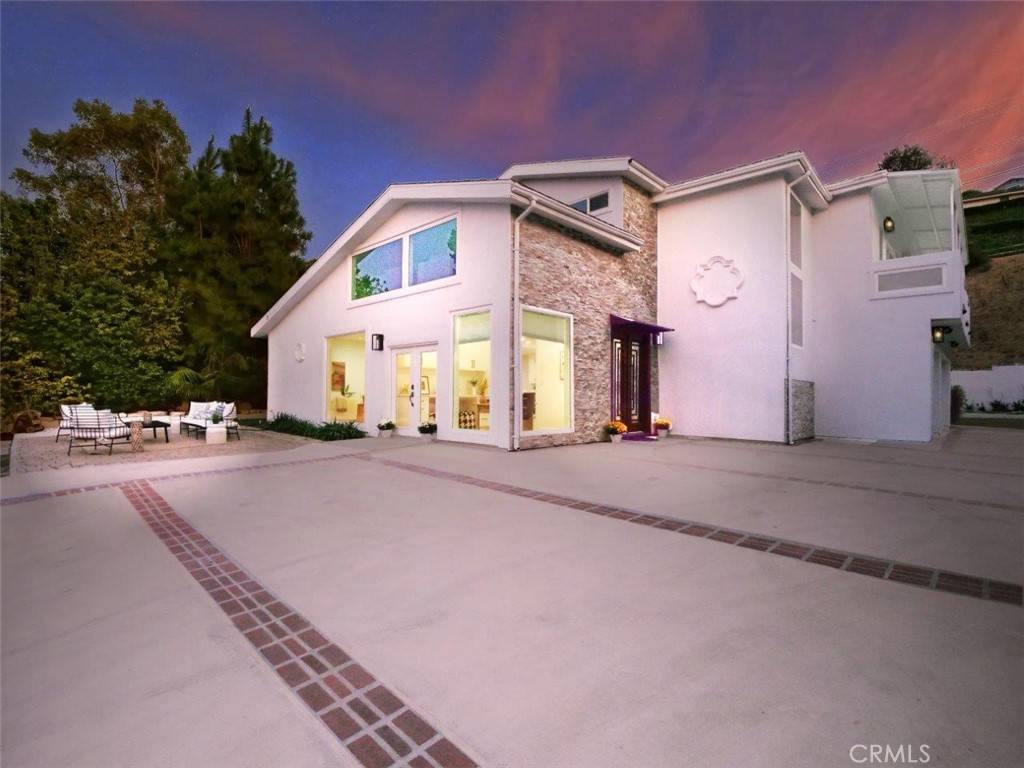 Rancho Palos Verdes, CA 90275,5 Cayuse LN