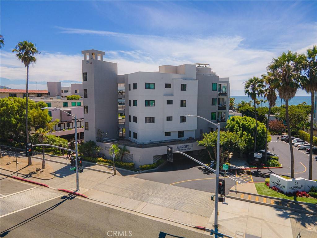 Redondo Beach, CA 90277,520 The Village #113