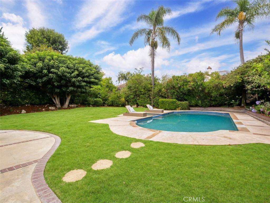 Rolling Hills Estates, CA 90274,4 Horseshoe LN