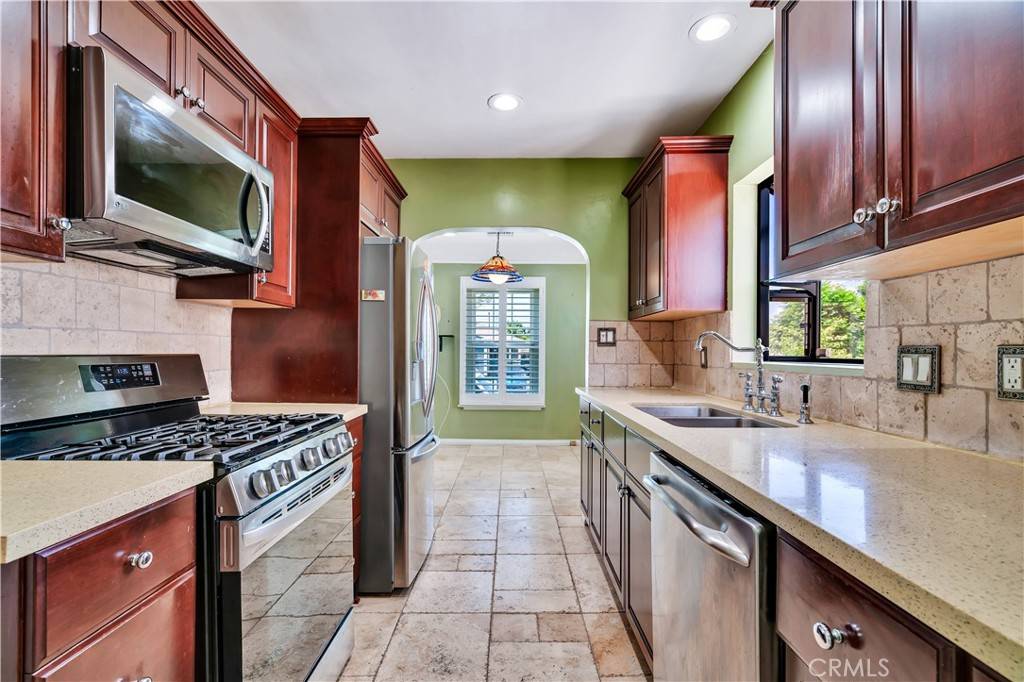 Inglewood, CA 90301,1124 S Truro AVE