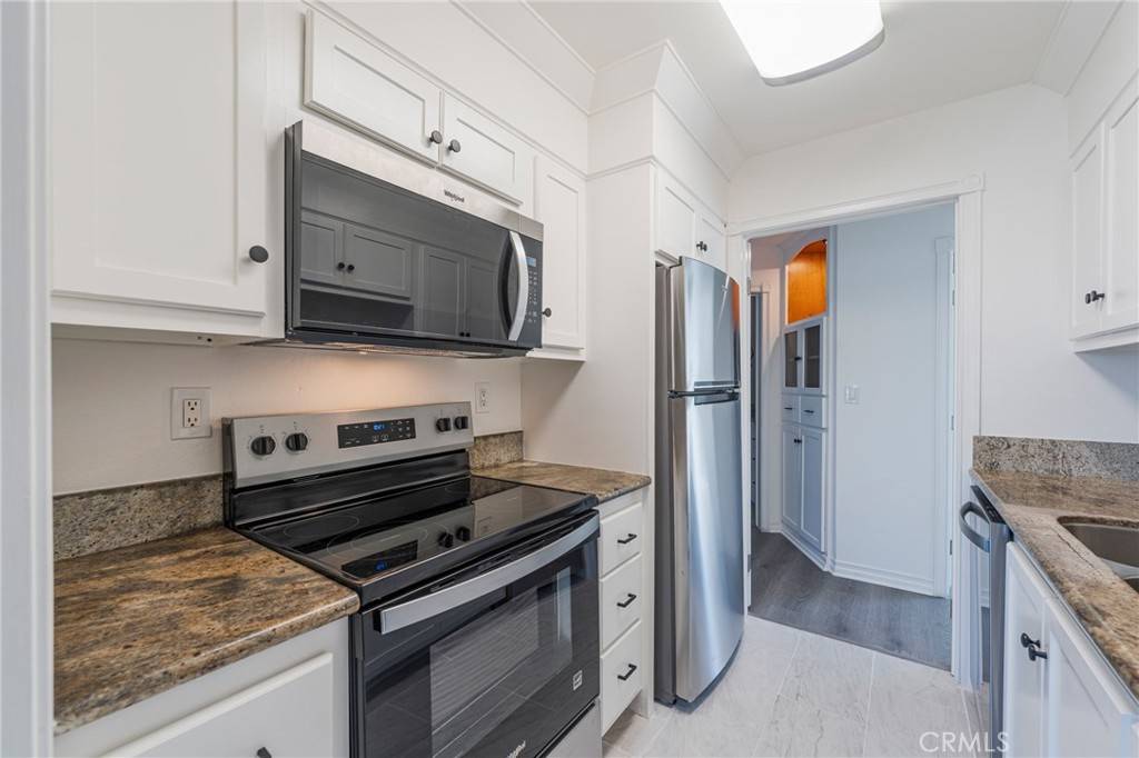 Redondo Beach, CA 90277,630 The Village #117