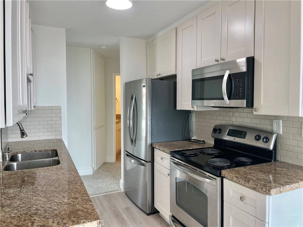 Redondo Beach, CA 90277,630 The Village #316