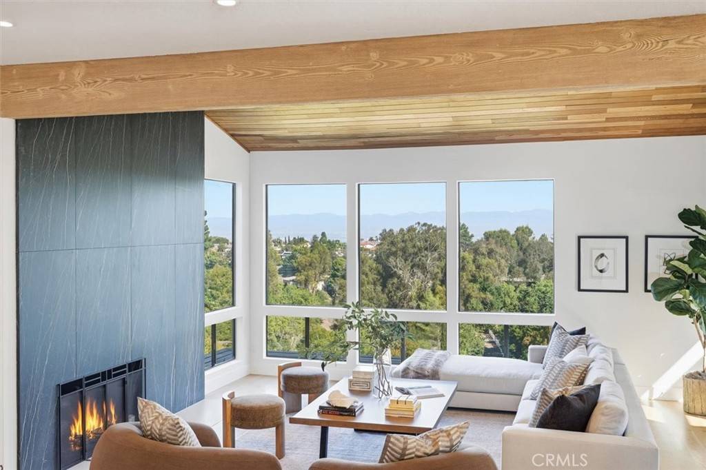 Rancho Palos Verdes, CA 90275,5204 Middlecrest RD