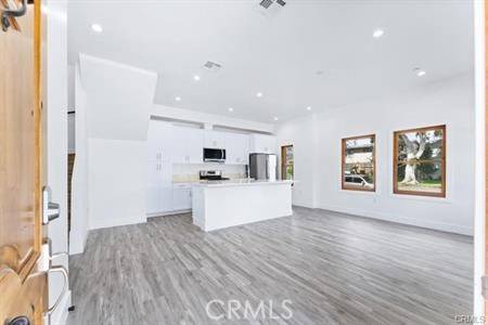 Long Beach, CA 90803,51 Kennebec AVE #3