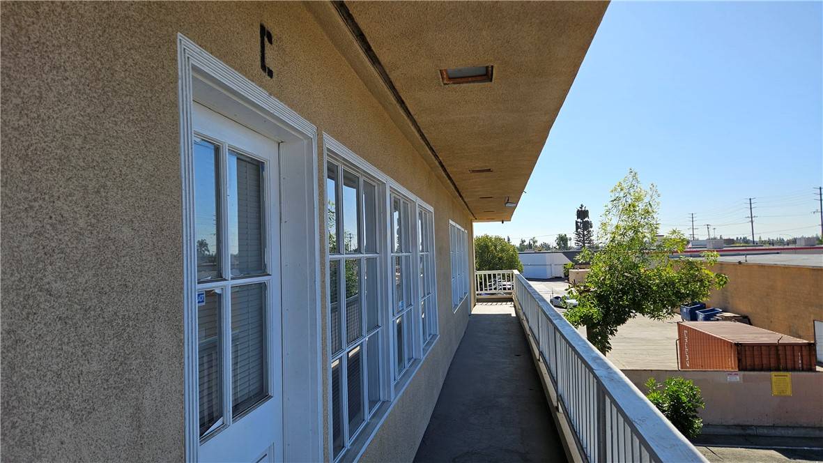Santa Ana, CA 92705,2427 N Tustin AVE