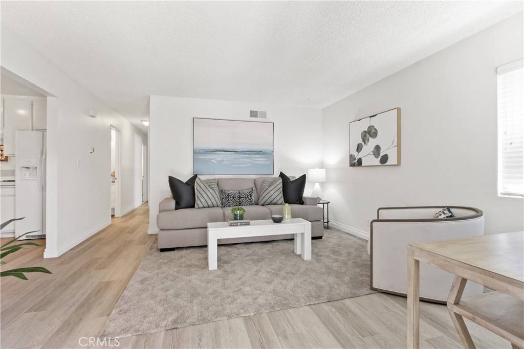 Lakewood, CA 90715,11738 215th ST