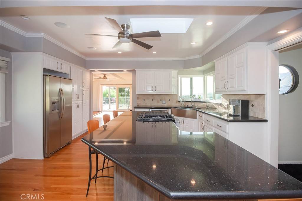 Azusa, CA 91702,1467 N Hilltop DR