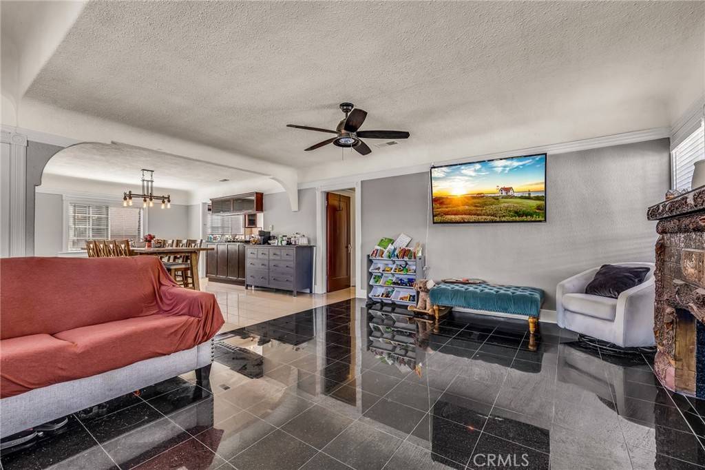 Anaheim, CA 92805,915 N Dickel ST