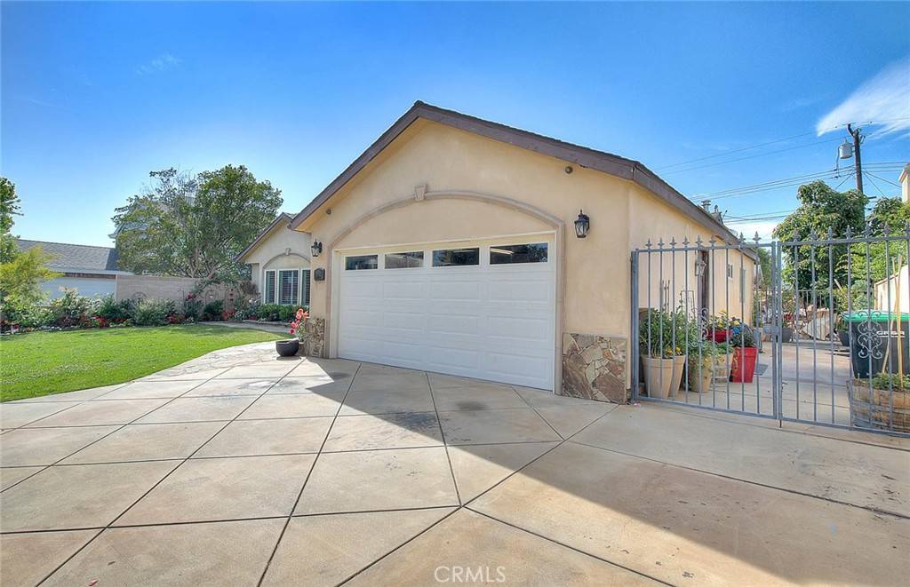 Los Alamitos, CA 90720,3141 Saint Albans DR